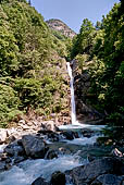 Val Bregaglia, Borgonuovo - Cascata del torrente dell'Acquafraggia sul sentiero del Pigion.